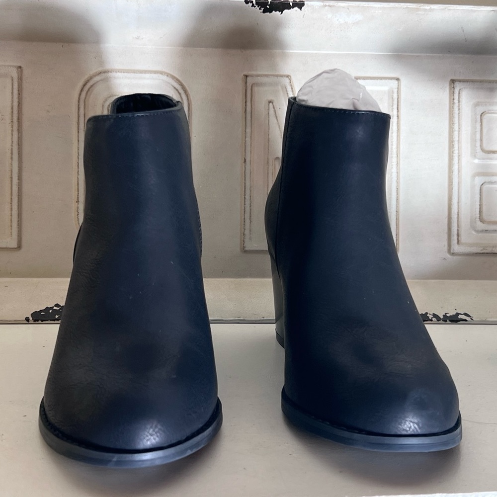 Luoika Boots - Picture 2 of 5